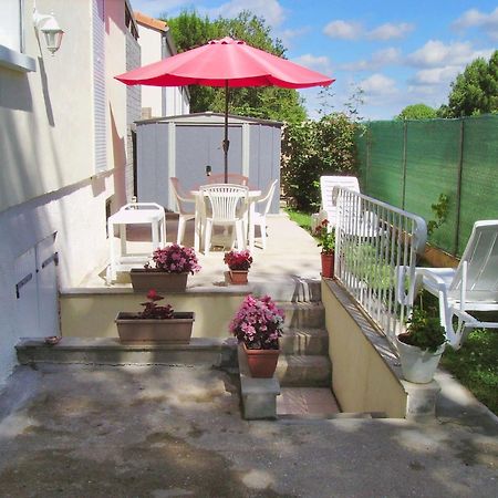 Appartement Charmant A Breuillet Avec Jardin Spacieux 外观 照片
