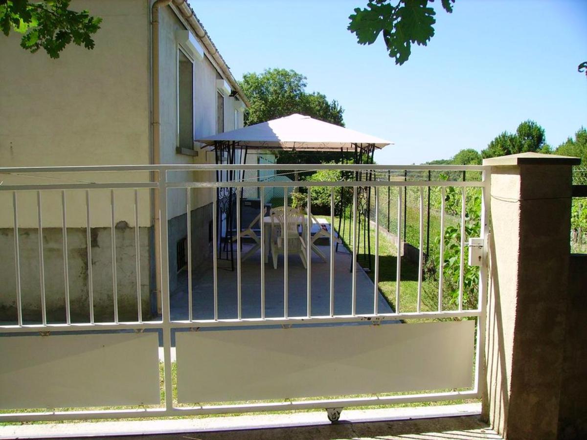 Appartement Charmant A Breuillet Avec Jardin Spacieux 外观 照片