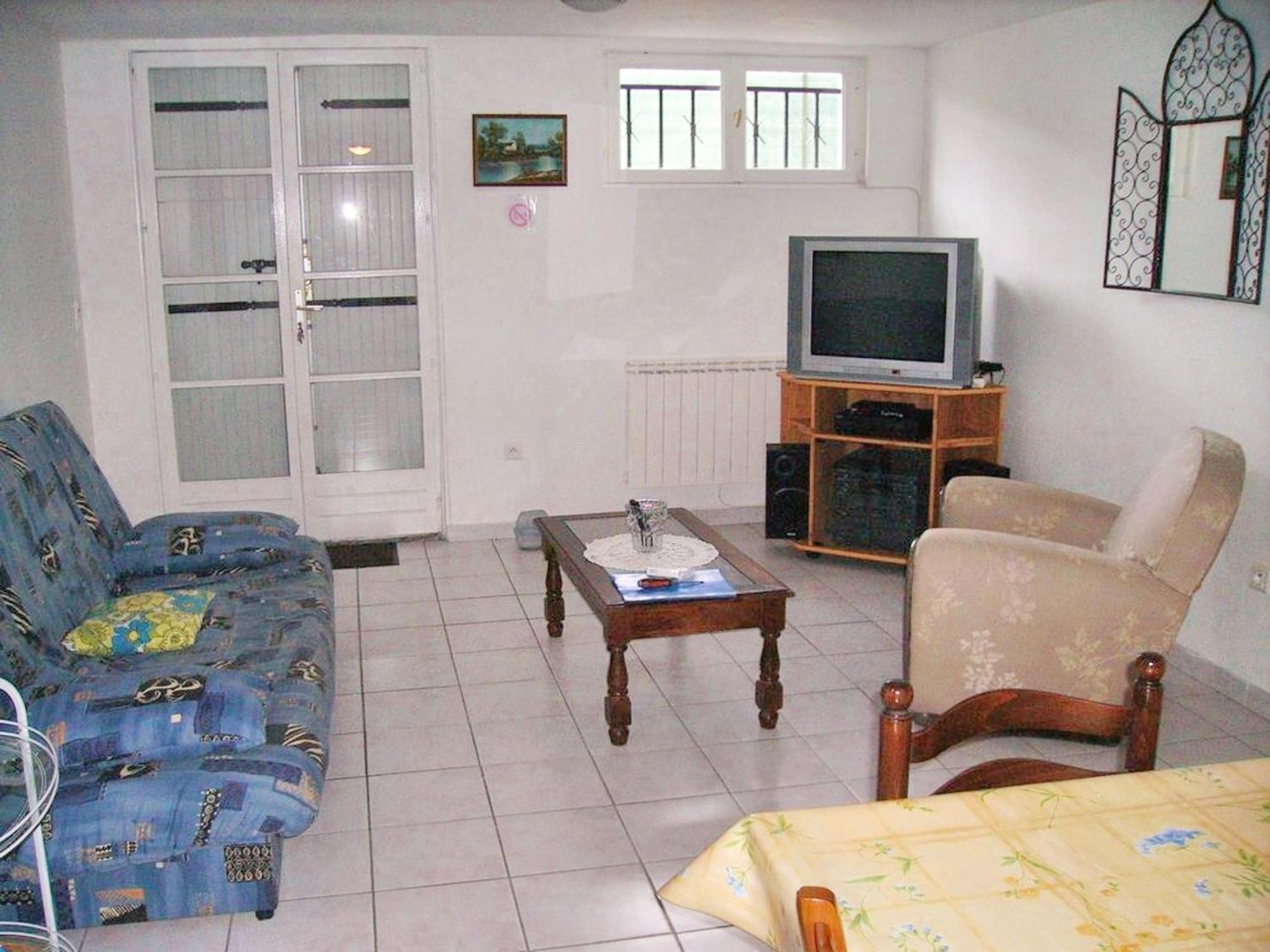 Appartement Charmant A Breuillet Avec Jardin Spacieux 外观 照片